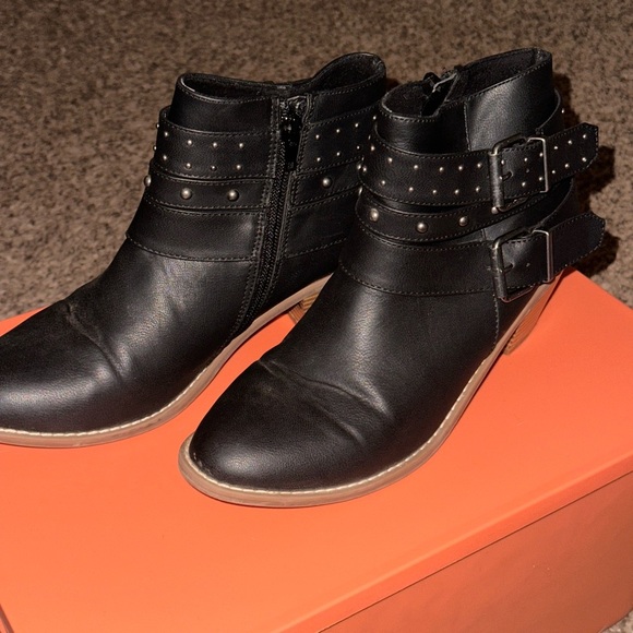 Rocket Dog Ankle Boot Black Women’s 8 Studs Zipper Belted Buckles Worn Twice - Picture 1 of 14